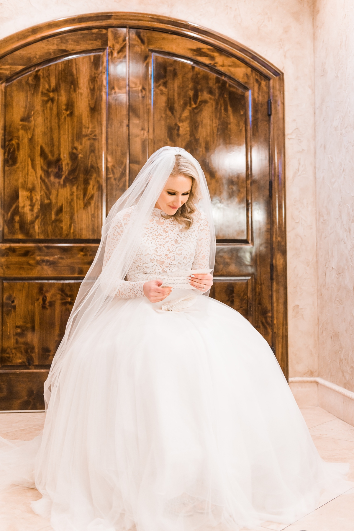 Bride reading letter from groom in Bridal suite at Briscoe Manor